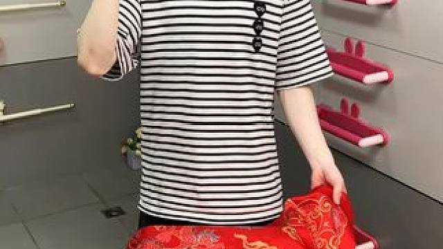 兔耳伸缩拖鞋架 #可伸缩毛巾架  收纳毛巾不占空间，还是个#可伸缩拖鞋架 拖鞋上墙不积水，卫生间干净