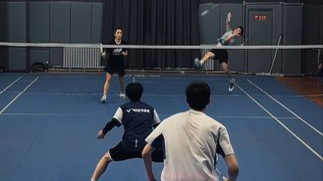 终于知道为什么打羽毛球腰酸背痛了