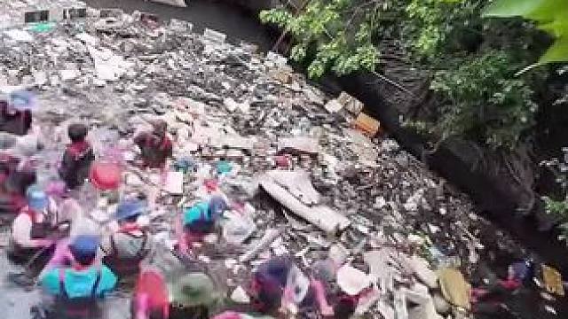 越南河道垃圾清理，清完瞬间通畅了！#清理河道 #极度舒适 #河道清理