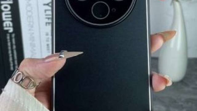 vivox300pro超薄合金散热手机壳，带高清镜头膜 vivox300p