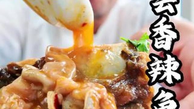 四会吃鱼杂鱼头煲，鱼肚很脆，鱼杂拌饭很香