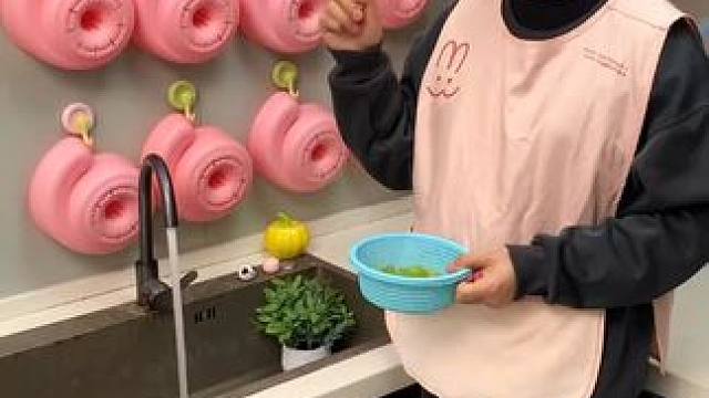 蜗牛自动清洗篮 蜗牛自动清洗篮，有了它，以后洗水果可就太方便了，自动洗干净还能自动沥水，
