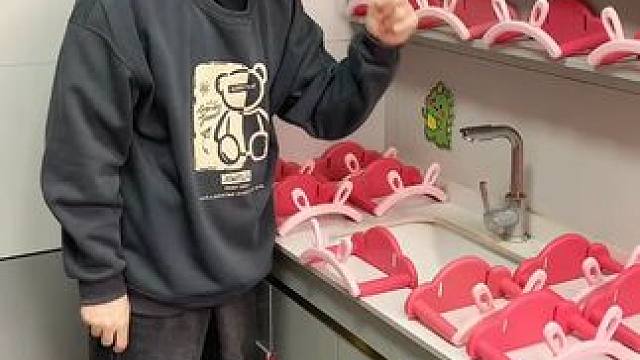 兔耳脸盆架 可以收纳多个脸盆，家里的刷鞋都可以挂上去，还不占空间