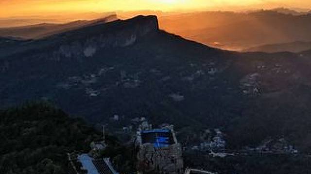 夕阳西下的剑门山#落日晚霞 #醉美广元#剑阁是个好地方 #剑门关 #蜀道剑门