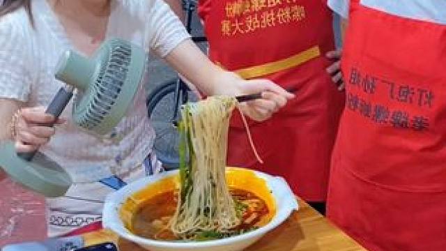 西安美女代表全村人的希望