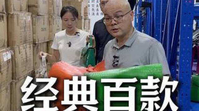 几百款鳄鱼女包明日开炸了，先到先得！能 #鳄鱼养殖场 #女包福利 #鳄鱼女包