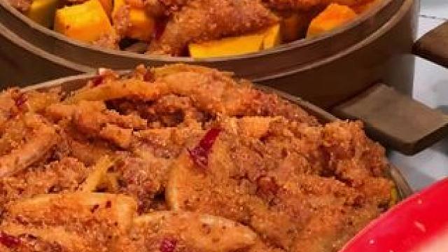 去谢叔家串门，心心念念的泡椒肉丝面真的太香了，粉蒸肉也好吃！