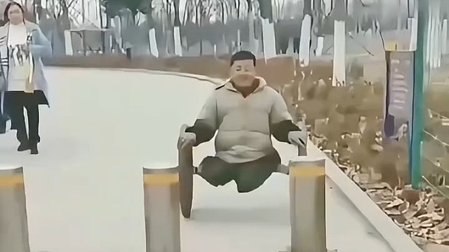 两个轮为啥前后不倒呢 什么原理