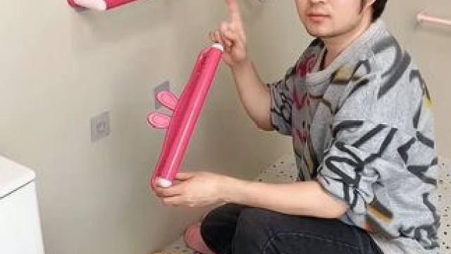 兔耳伸缩拖鞋架 #可伸缩毛巾架  收纳毛巾不占空间，还是个#可伸缩拖鞋架 拖鞋上墙不积水，卫生间干净