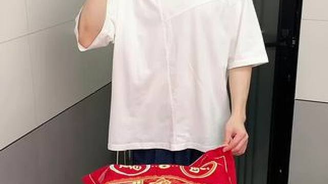 螃蟹壁挂拖把夹 有了这个拖把夹，家里的拖把扫把能上墙收纳了，不占空间，拿取也方便