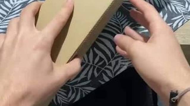 你欠第一个出现在评论中的朋友 