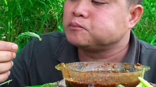 小苦瓜鲜嫩小毛肚苦辣蘸水️ #泰国大叔#泰国美食#种草激励计划 #全民任务#内容启发搜索