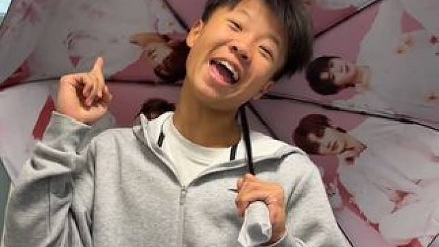 花痴姐姐抵抗不了的伞