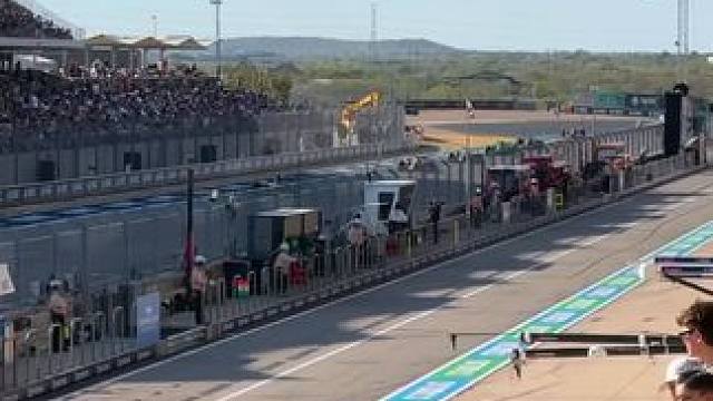 堵堵堵堵奥斯汀冲刺赛排位赛SQ1尾声的糟糕交通状况，五人因此提前出局