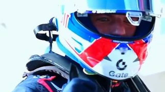 这下完了，汽车人真奔着冠军去了。 ——让我们欣赏一下 在 中的