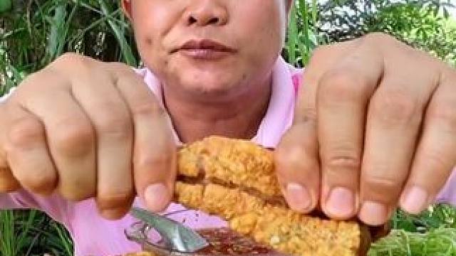 泰式酸辣料汁️脆皮油炸大猪皮芽苗菜 泰国美食