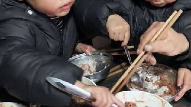 今天吃酸菜红豆汤。#农村娃