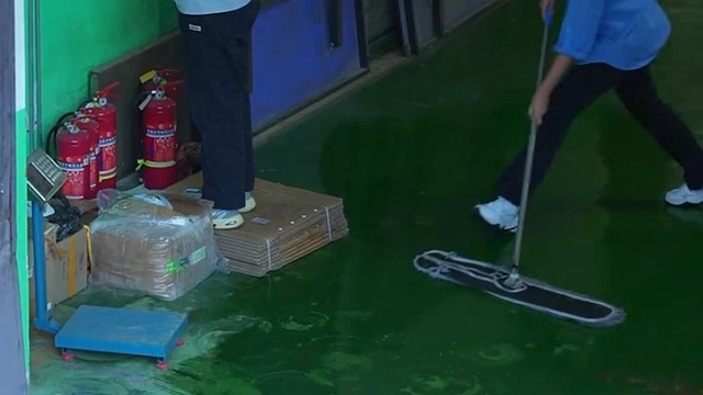 这女人跑的多么开心[捂脸]