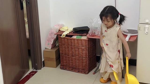 爸爸最近手头紧看啥都像钱