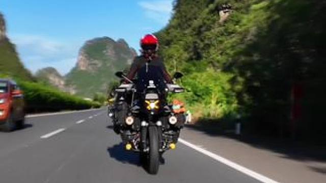 拧不开瓶盖的女生 却能拧开你的天灵盖 #宝马1300gs #宝马1300adv #宝马水鸟 #摩旅 