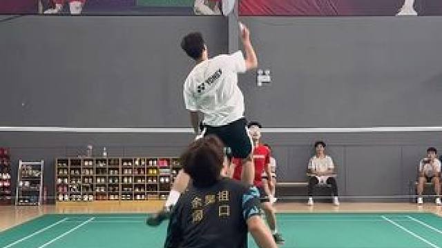 教练我要学这个 #羽毛球比赛 #羽毛球 #羽毛球反手杀球 #杀球 #小羊同学