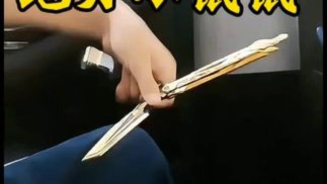 三角洲行动鼠鼠今天满大红三角洲影锋蝴蝶刀检视教程 三角洲影锋蝴蝶刀#