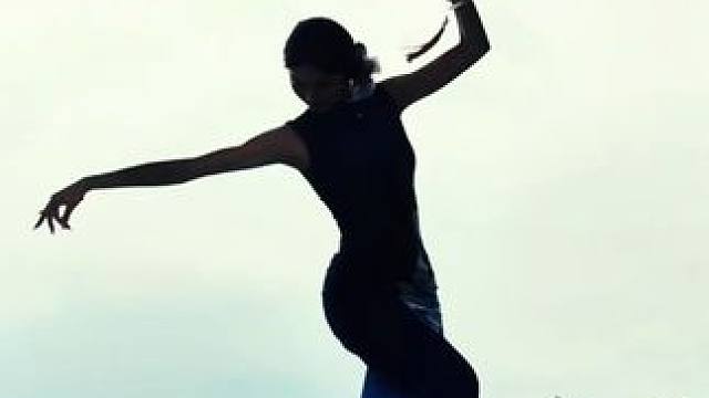 你撑把小纸伞 #古风 #舞蹈 #变装 #旗袍 #即兴舞蹈