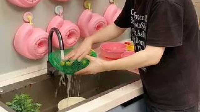 蜗牛自动清洗篮 蜗牛自动清洗篮，有了它，以后洗水果可就太方便了，自动洗干净还能自动沥水，