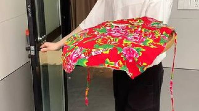 螃蟹壁挂拖把夹 有了这个拖把夹，家里的拖把扫把能上墙收纳了，不占空间，拿取也方便#拖把夹  #吸盘拖