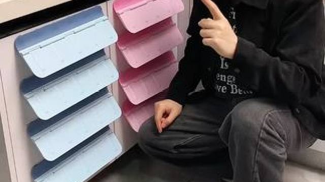 折叠挡水板置物架 在厨房洗碗池边放上这个吸盘挡水板，刷锅洗碗就不会弄得台面湿哒哒的，放在台面洗衣服也