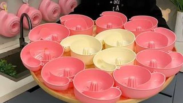 蜗牛自动清洗篮 蜗牛自动清洗篮，有了它，以后洗水果可就太方便了，自动洗干净还能自动沥水，