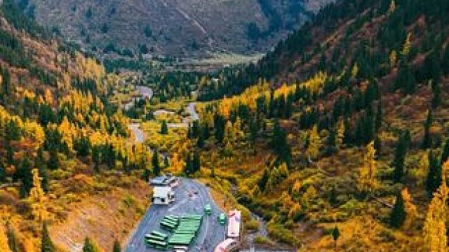 拍于2025.10.19日达古冰川，彩林与冰雪同框，接下来就是一年醉美季圣洁冰川多彩黑水