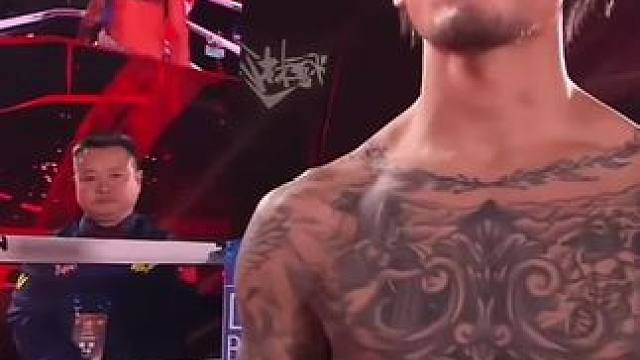 日本格斗选手是来搞笑吗？刚开局就顶不住了，被中国硬汉一拳打晕 #热血 #正能量 #live现场 #巅