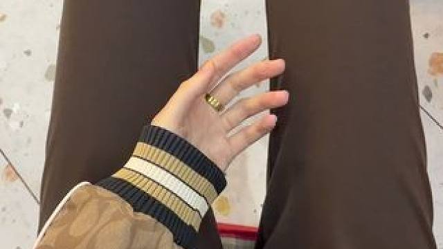 应粉丝要求要看腿和手