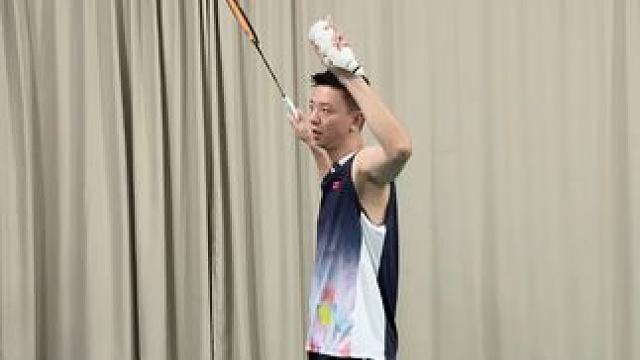 架拍向前好 还是斜向前好? 羽毛球教学