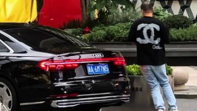 奥迪霍希：大哥这么着急跑着上霍希，是想追回他的初恋吗？