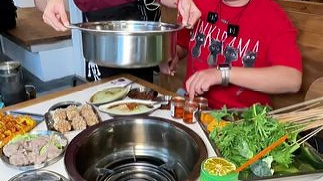 两个人只花了29.9，在清江西路吃了一顿串串，关键还包锅底油碟，这个套餐不知道要卖多久，反正我先囤了