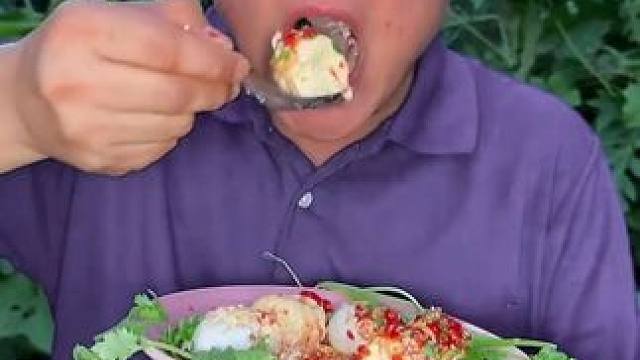 剁椒️凉拌蛋地里随便摘的香菜️ 泰国美食