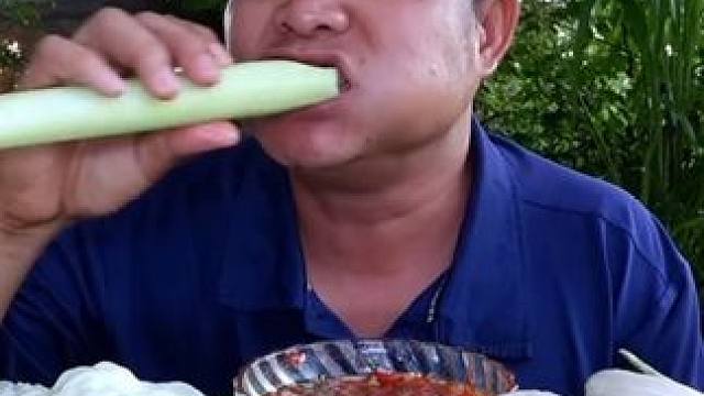 泰式鲜辣椒酱️脆脆芋头杆爆汁猪花肠 泰国美食