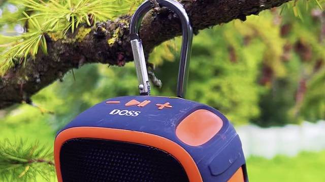 防水又防摔，金属扣想挂哪里挂哪里！