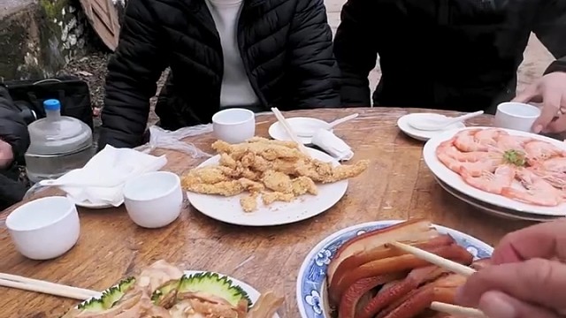 自己想吃还要劝一圈[捂脸]