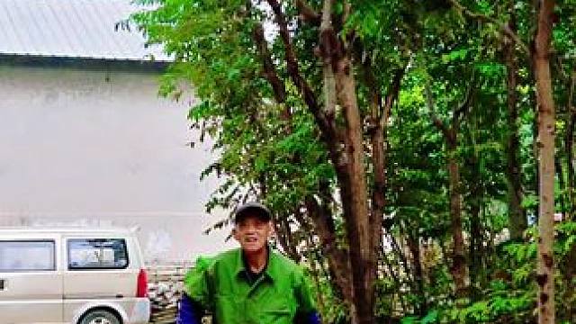 #我的乡村生活 #山村行#走进彩石街道，岔峪村。晴天了， 村里人又开始忙碌起来了。(去坡里收秋的大叔