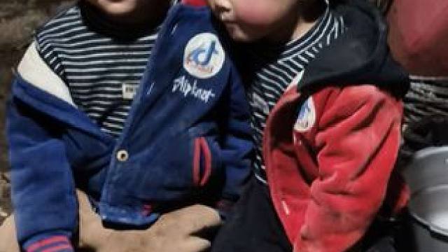 两个小可爱越来越懂事了。