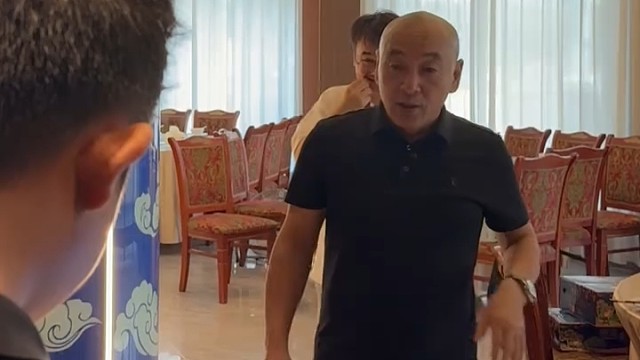 奶奶有钱，一张就一个亿[捂脸]