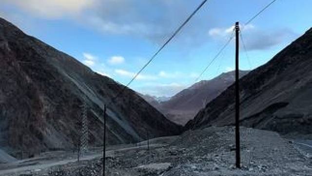 今天在一个峡谷露营风好大好冷呀一路上坡加油干