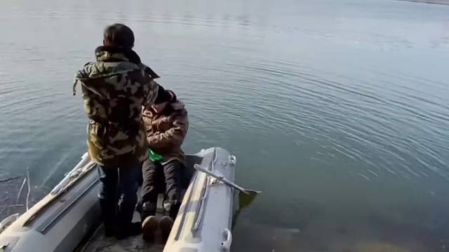 #户外捕鱼大队 #捕鱼河边随拍 #捕捞现场  #丝网捕鱼