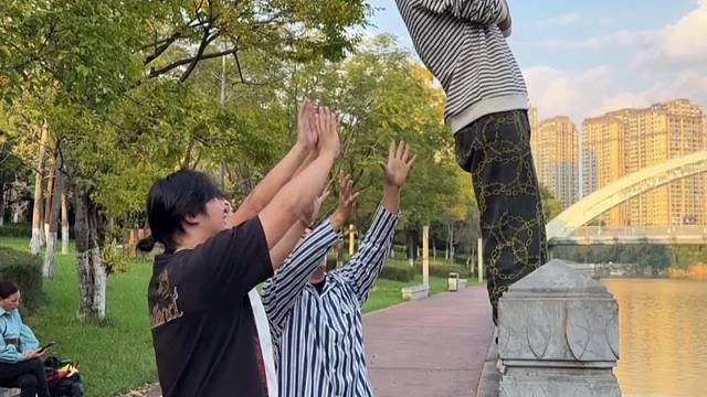 兄弟你搞反了！