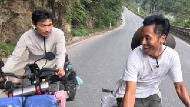 骑行怒江大峡谷，遇广东骑友一起同行，晚上一起吃饭喝酒住旅店 骑行云南