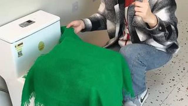 兔耳伸缩拖鞋架 #可伸缩毛巾架  收纳毛巾不占空间，还是个#可伸缩拖鞋架 拖鞋上墙不积水，卫生间干净