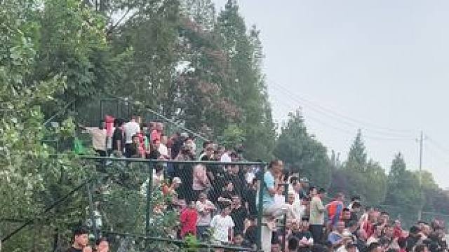 宿迁嶂山闸10月23号上午十点左右关闭，捉鱼的人会很多，你们这才来捉鱼吗？